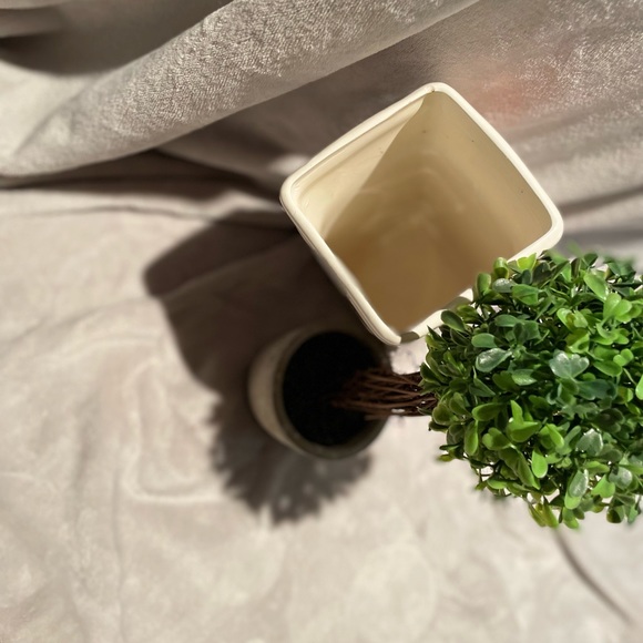 ‼️3/$33‼️ ✨🏺Unique Poppy vase 🏺 ✨ - Picture 6 of 6